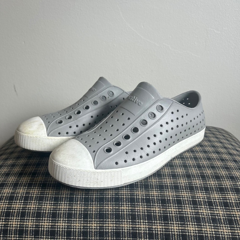 Native Jefferson Shoes Mens 6 Womens 8 Grey Slip On Perforated Water Shoes EVA‎